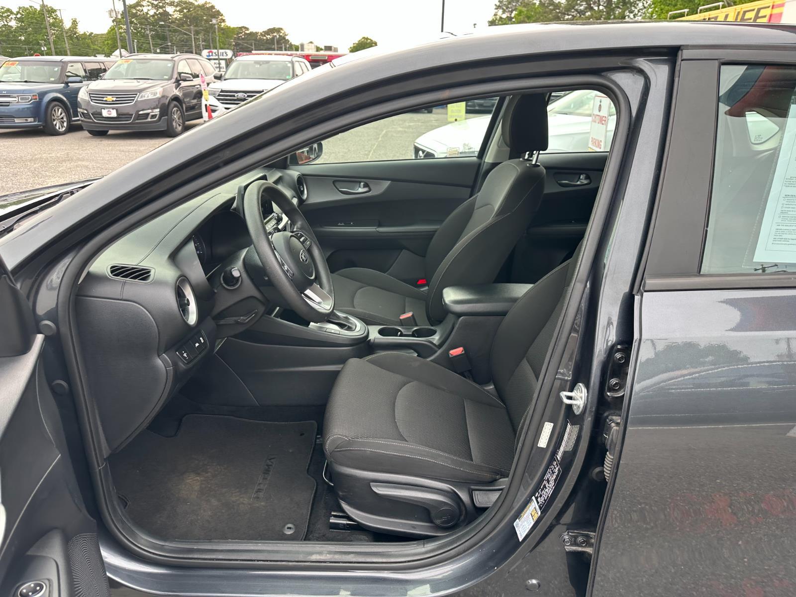 Vehicle image 21 of 31