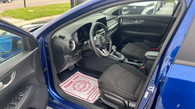 Vehicle image 9 of 16