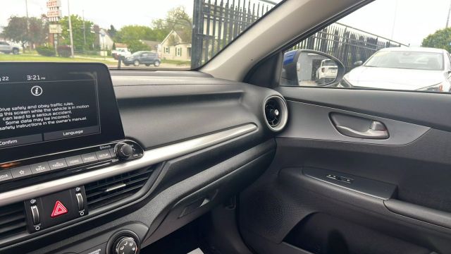 Vehicle image 13 of 16
