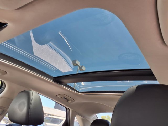 Vehicle image 16 of 25