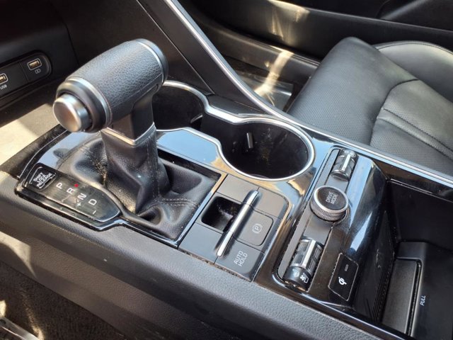 Vehicle image 21 of 25
