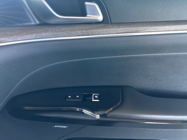 Vehicle image 31 of 39