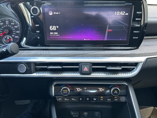 Vehicle image 10 of 39