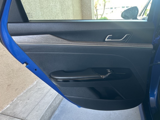Vehicle image 24 of 39