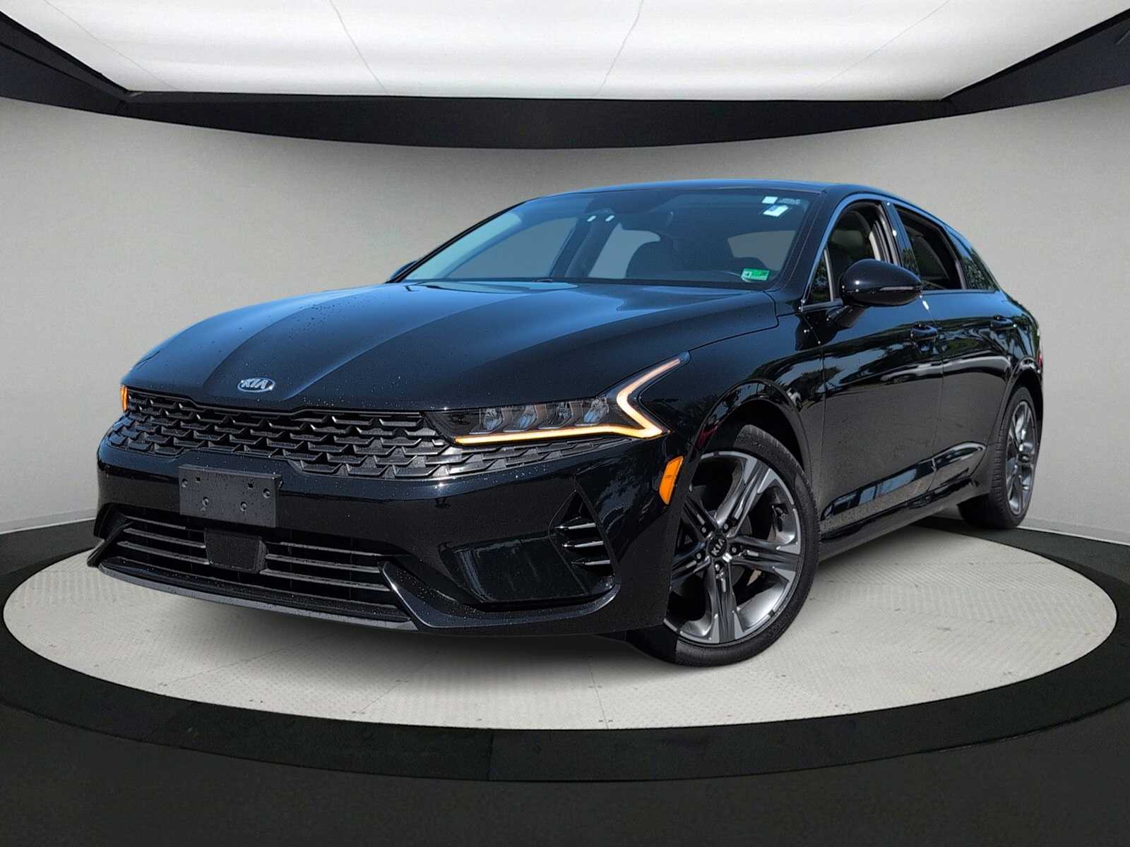 2021 Kia K5 EX Image 2 of 35