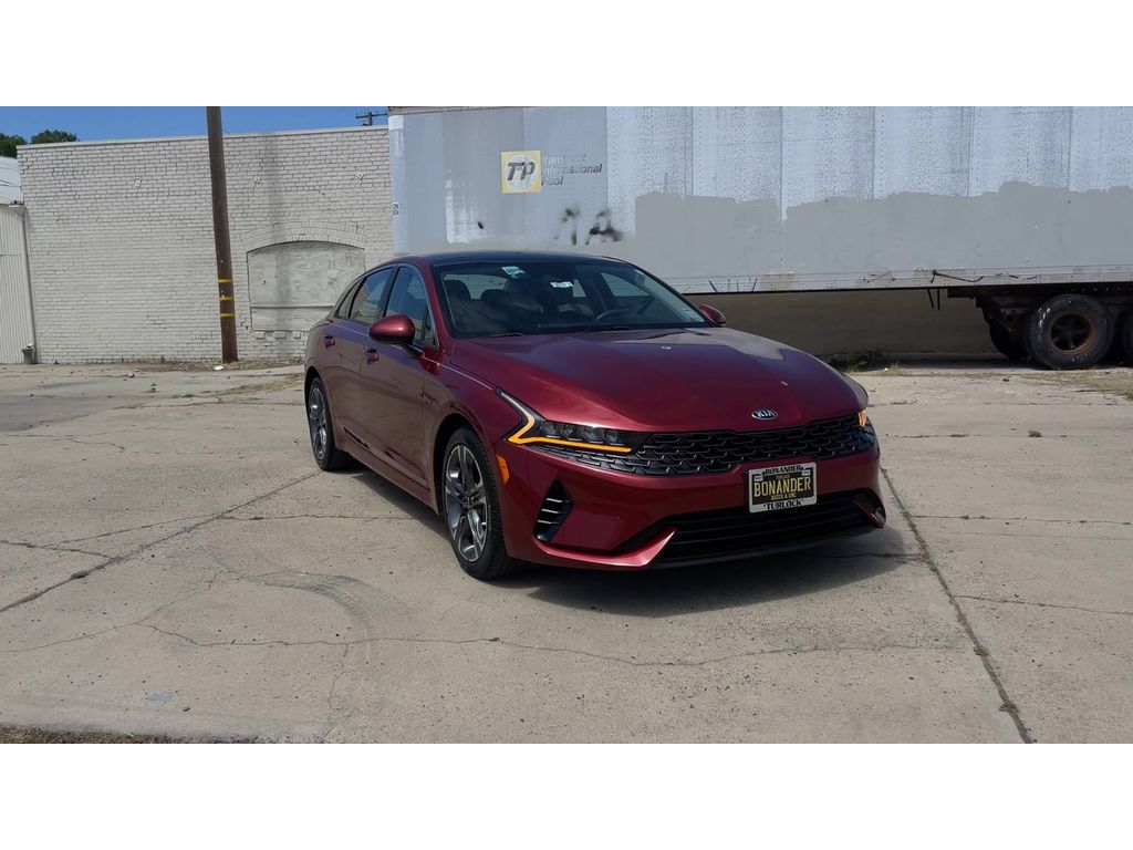 2021 Kia K5 EX Image 3 of 32