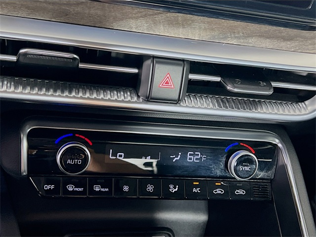 Vehicle image 23 of 32