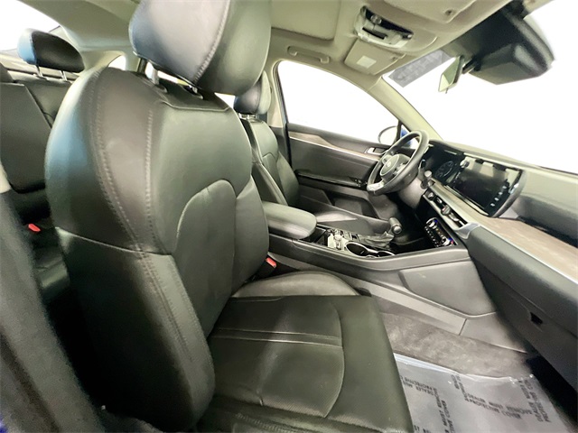 Vehicle image 13 of 32