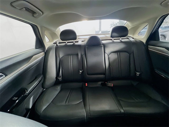 Vehicle image 14 of 32