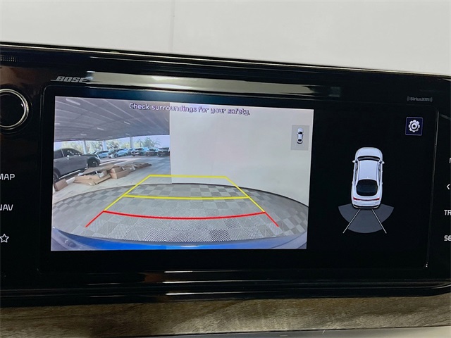 Vehicle image 18 of 32