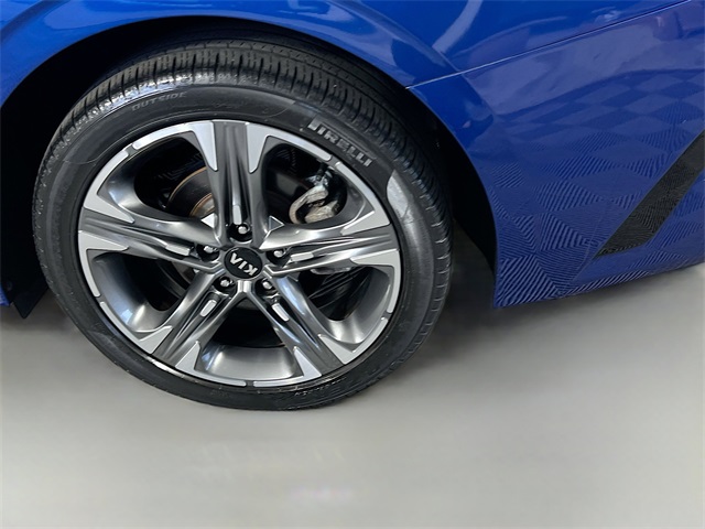 Vehicle image 10 of 32