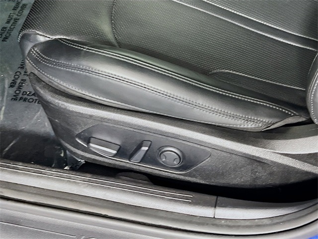 Vehicle image 27 of 32