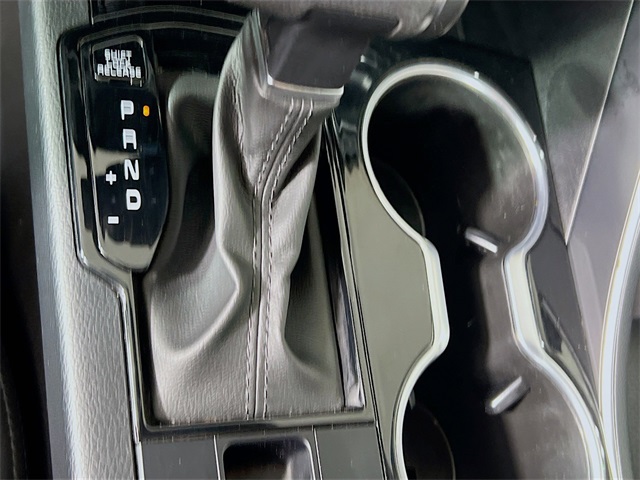 Vehicle image 26 of 32