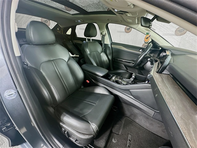 Vehicle image 27 of 31