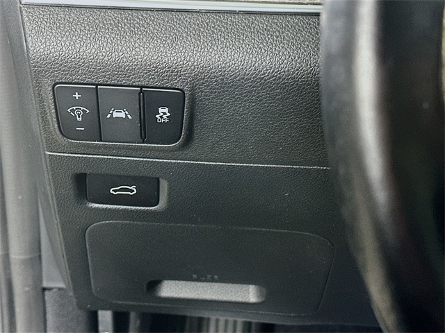 Vehicle image 10 of 31