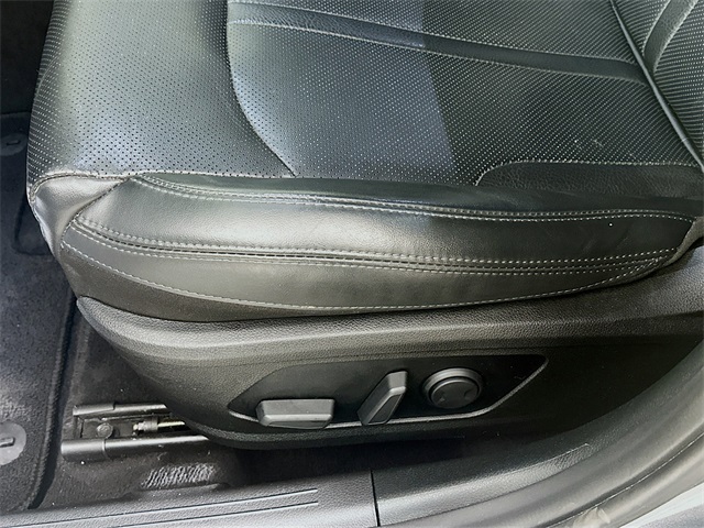 Vehicle image 20 of 31