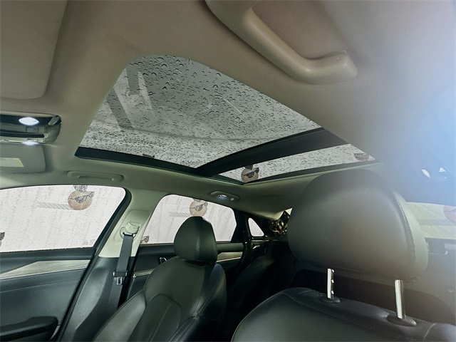 Vehicle image 23 of 31