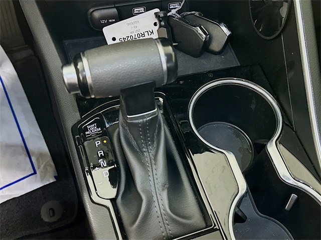 Vehicle image 17 of 31