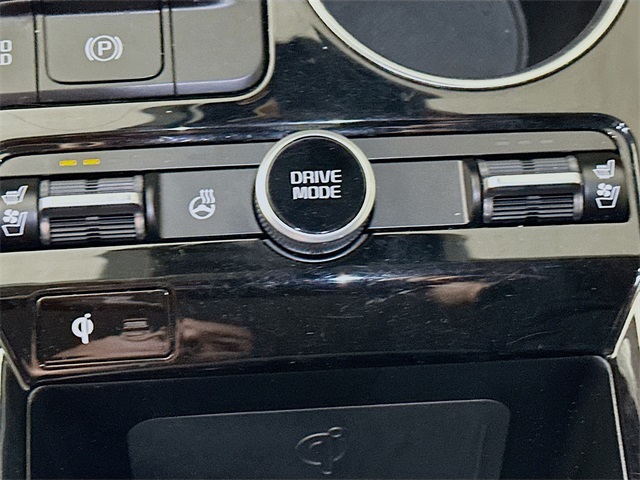 Vehicle image 21 of 31