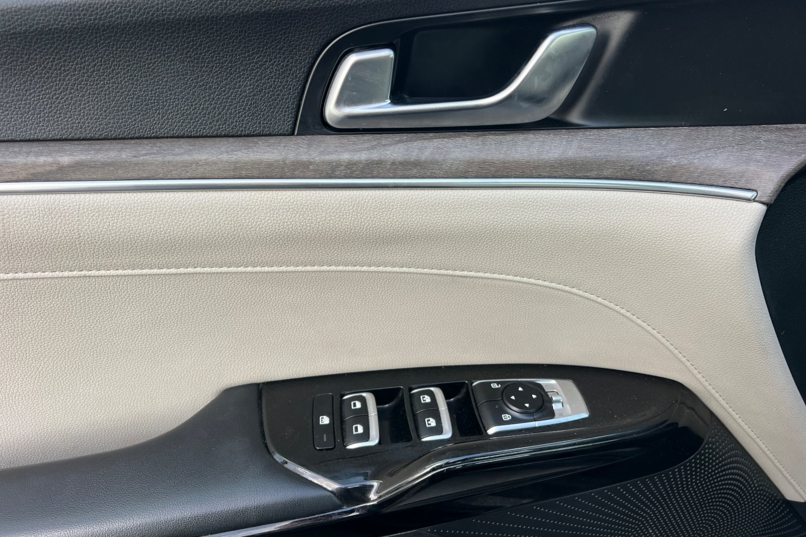 Vehicle image 46 of 55