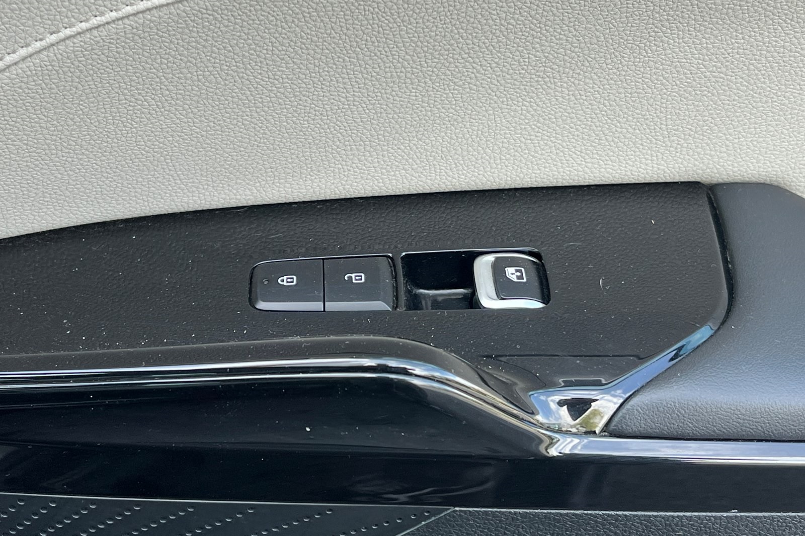 Vehicle image 33 of 55