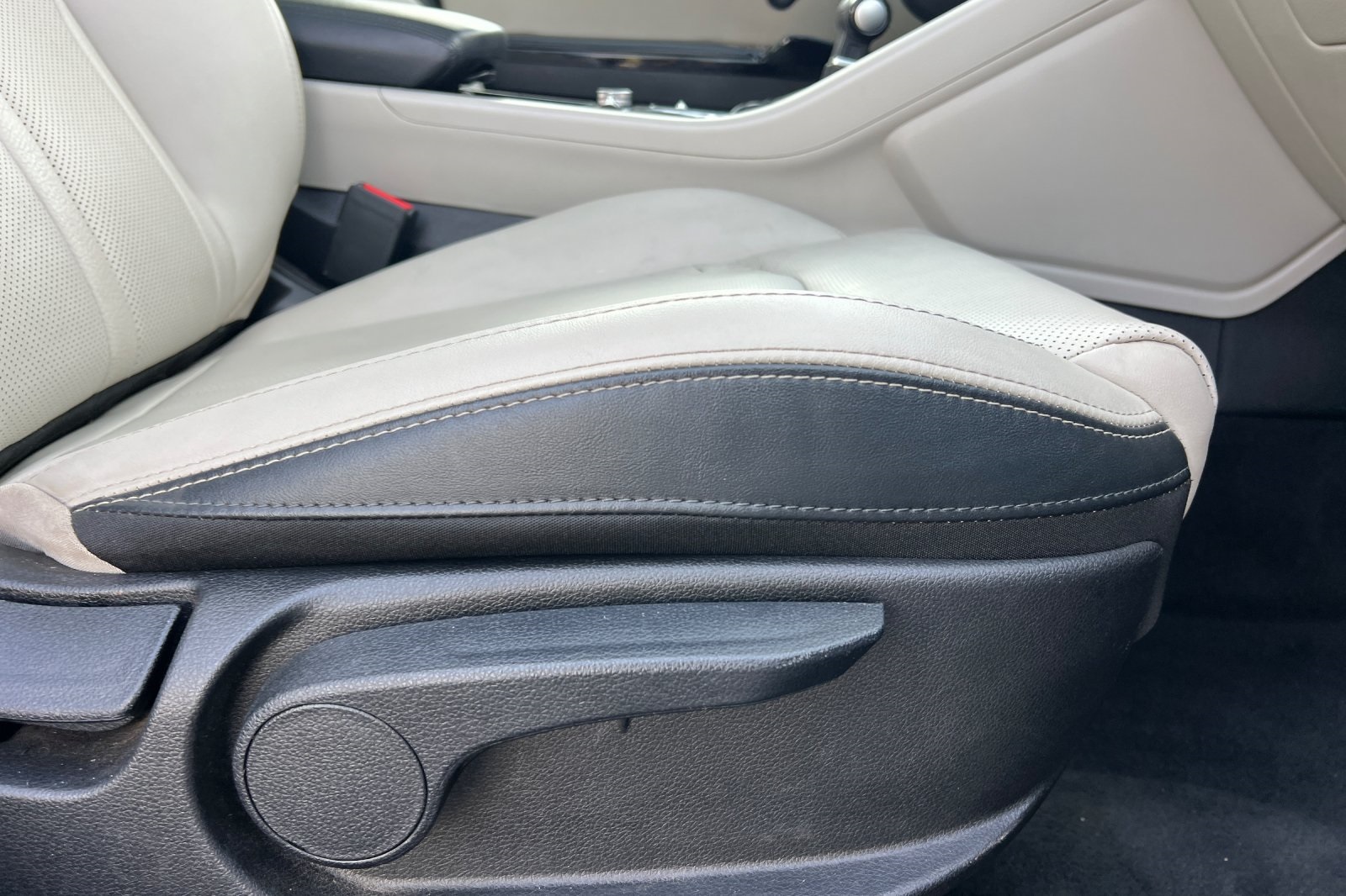 Vehicle image 27 of 55