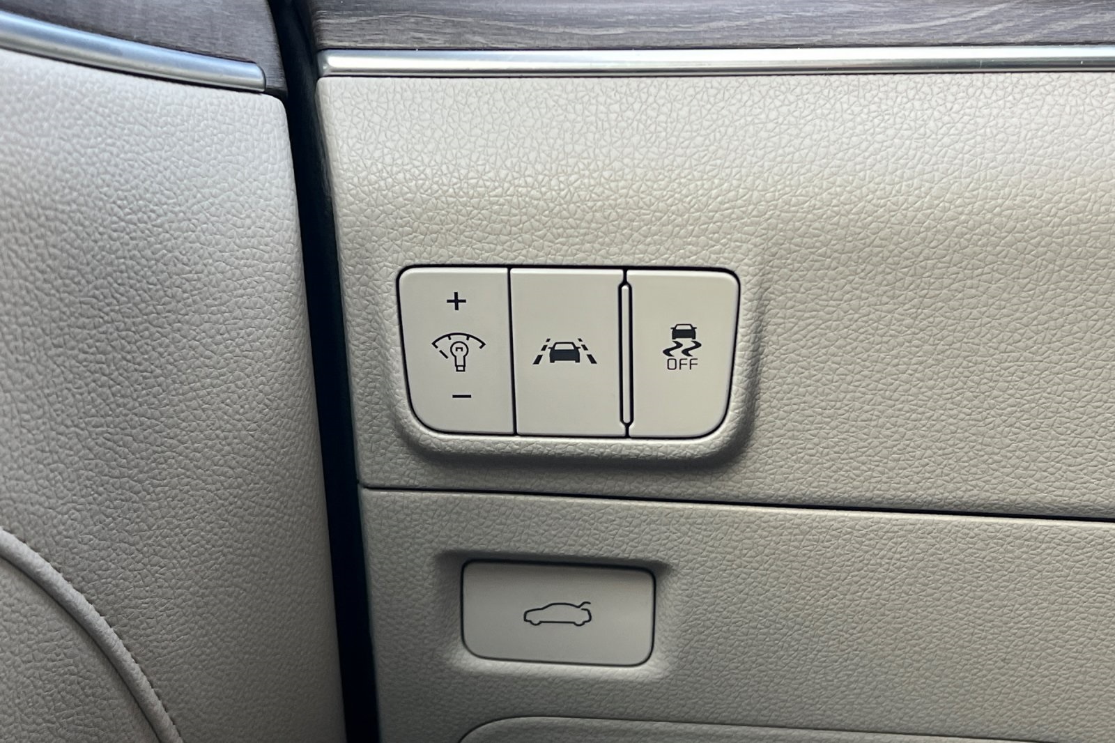 Vehicle image 28 of 55