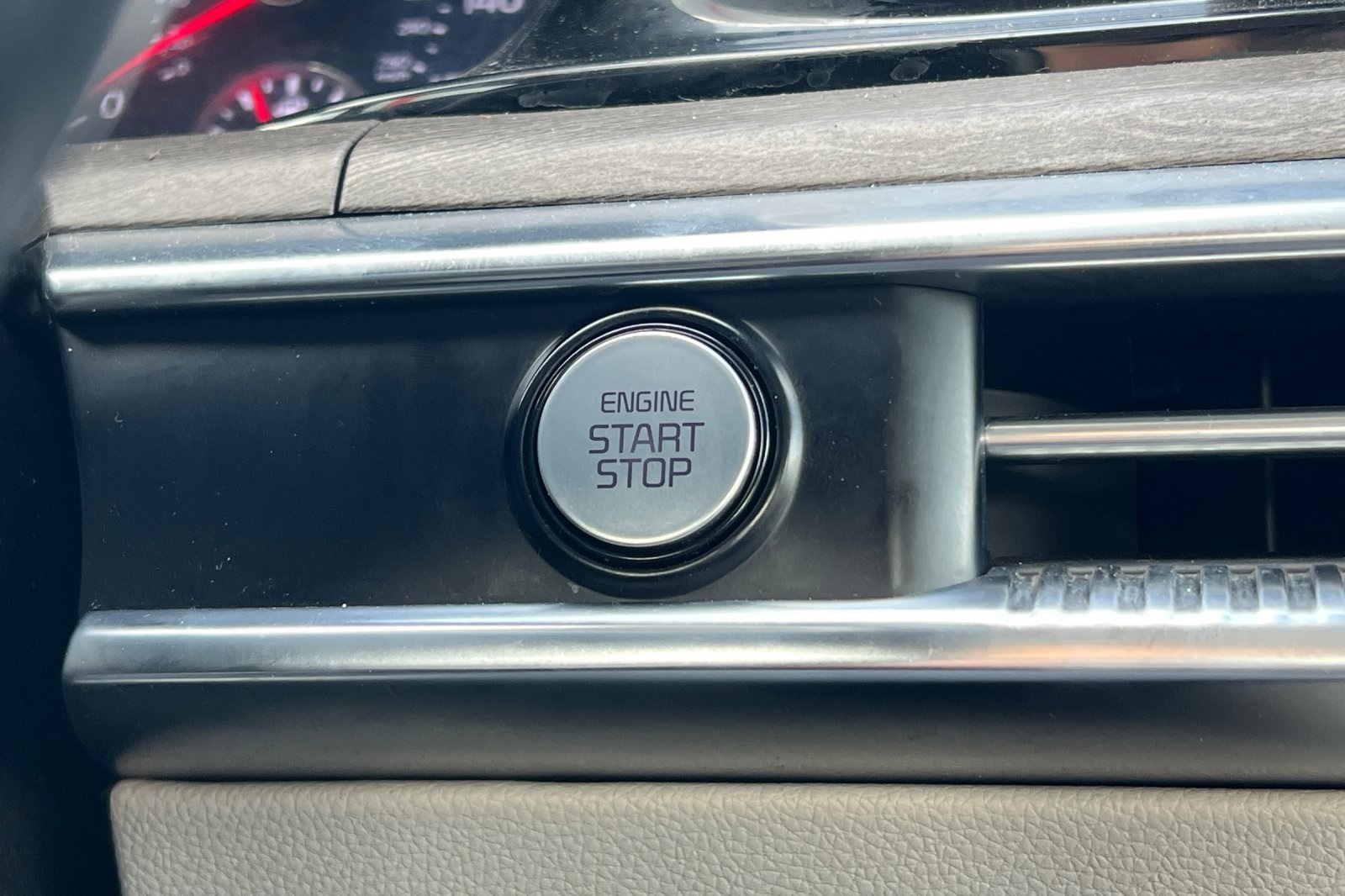 Vehicle image 41 of 55
