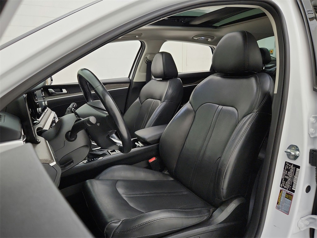 Vehicle image 11 of 31