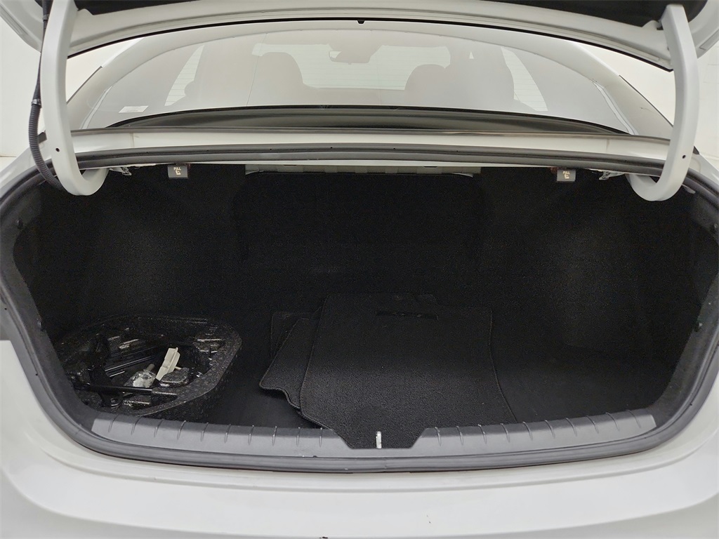 Vehicle image 29 of 31