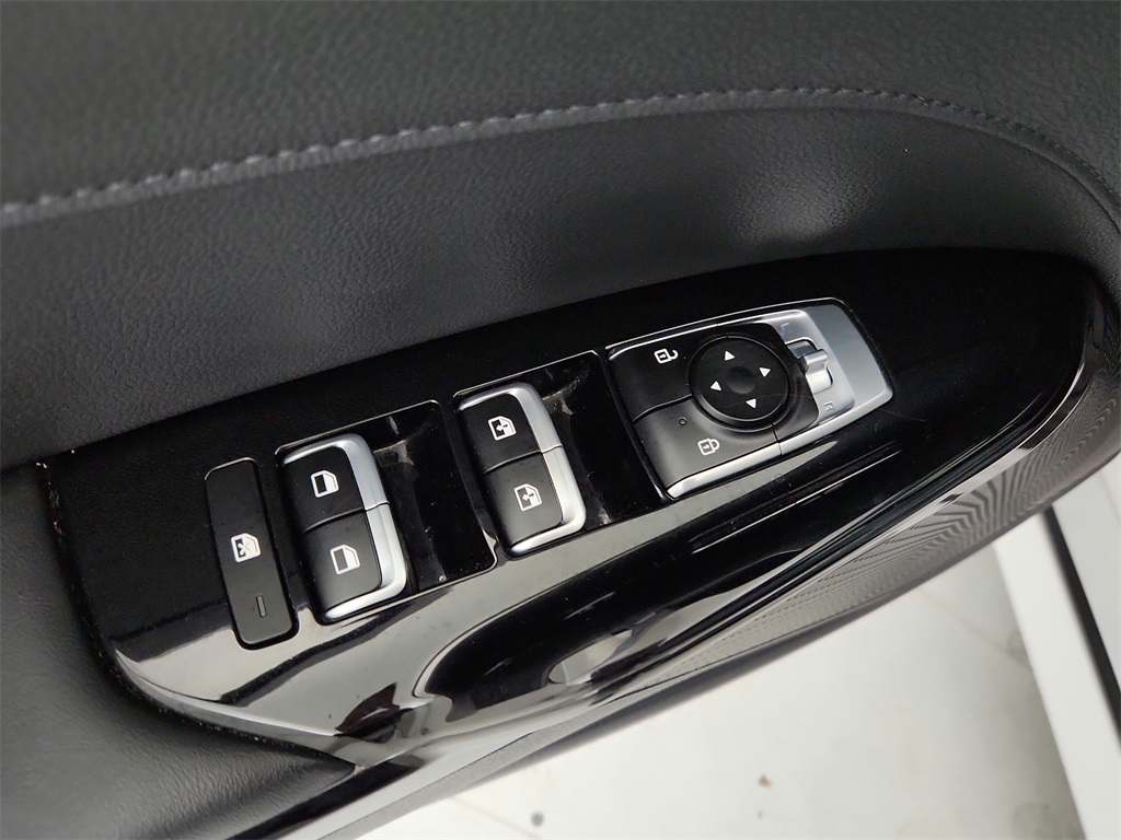 Vehicle image 20 of 31