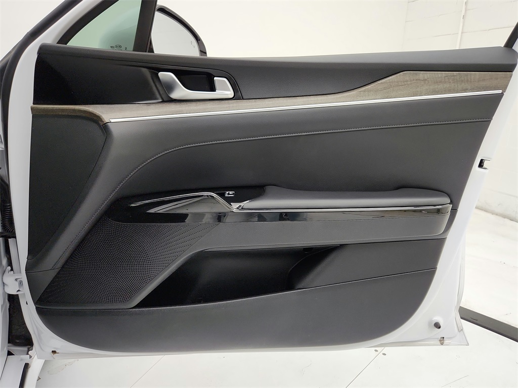Vehicle image 26 of 31