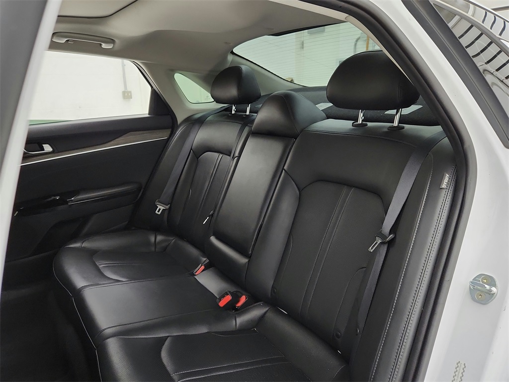 Vehicle image 22 of 31