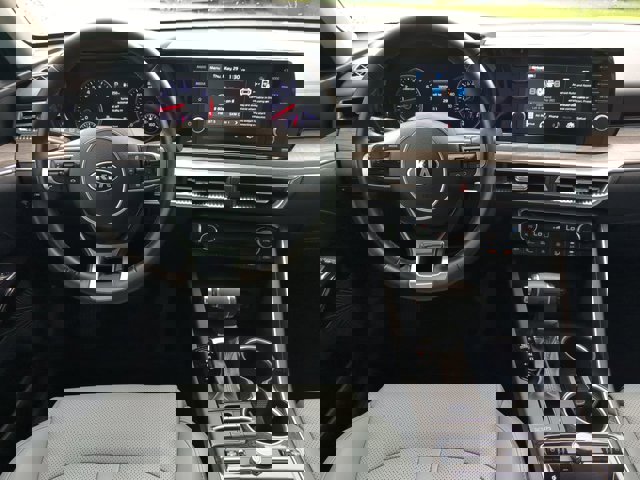 Vehicle image 13 of 28