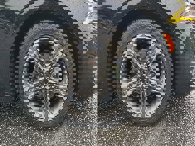Vehicle image 9 of 28