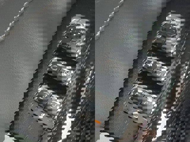 Vehicle image 21 of 28