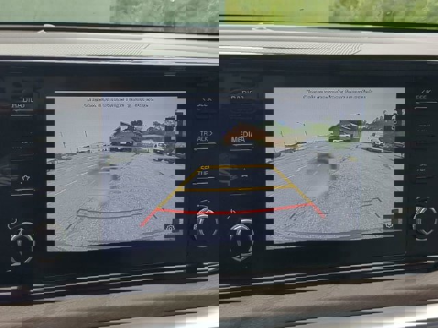 Vehicle image 18 of 28