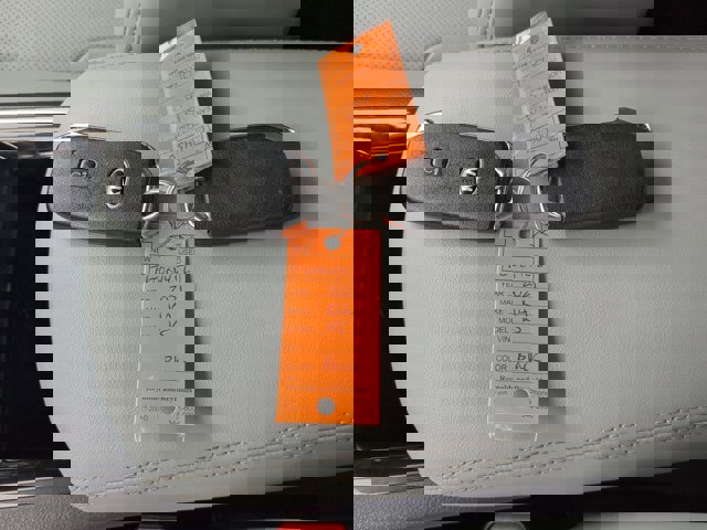 Vehicle image 26 of 28