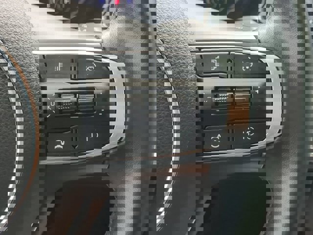 Vehicle image 23 of 28