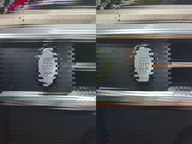 Vehicle image 25 of 28