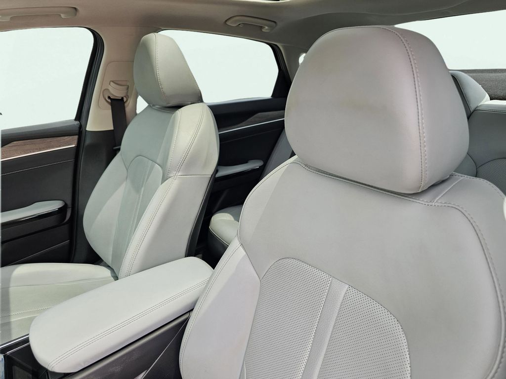 Vehicle image 11 of 35