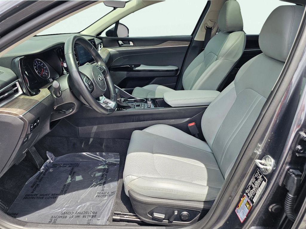 Vehicle image 13 of 35