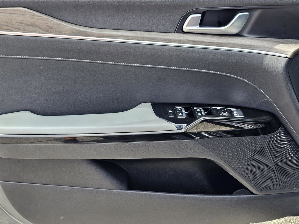 Vehicle image 22 of 35