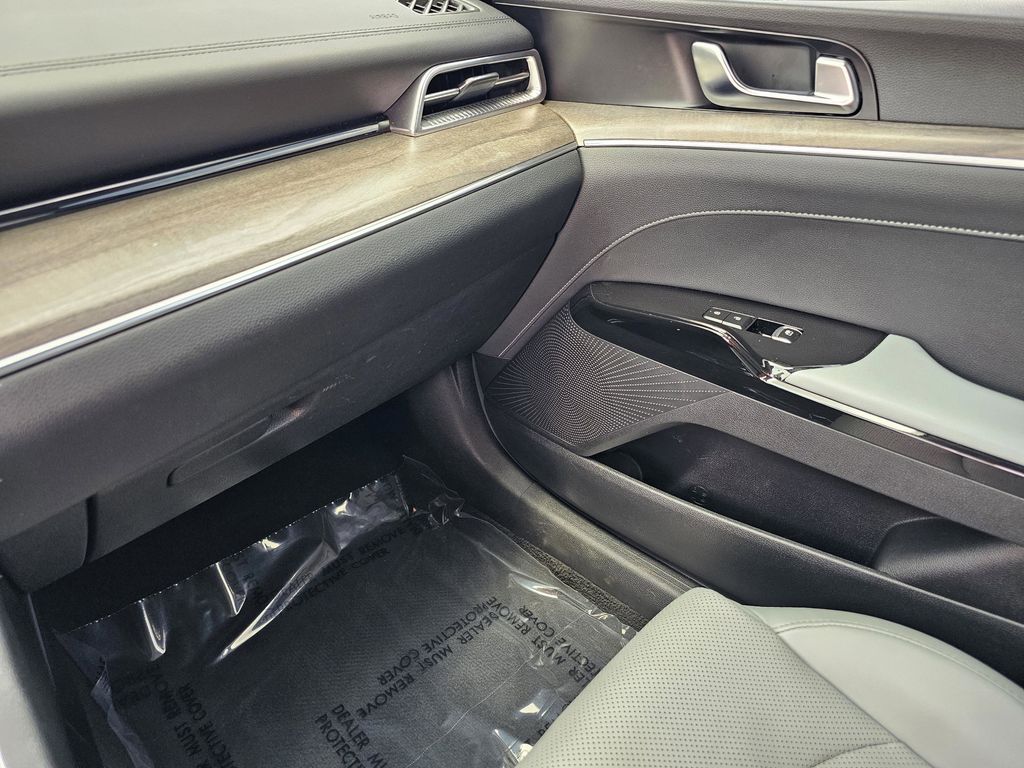 Vehicle image 15 of 35