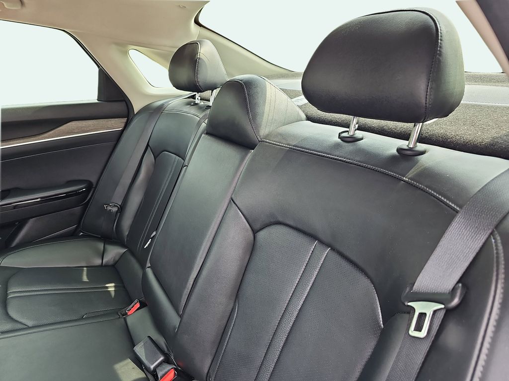 Vehicle image 22 of 36
