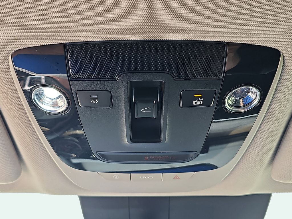 Vehicle image 32 of 36