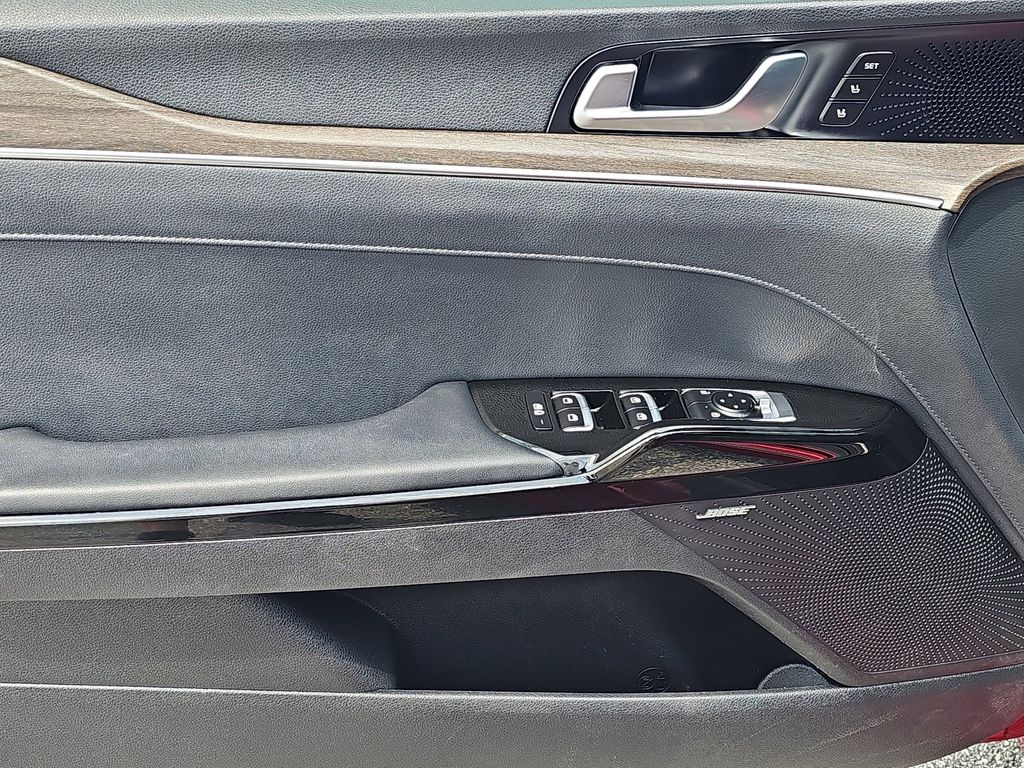 Vehicle image 16 of 36