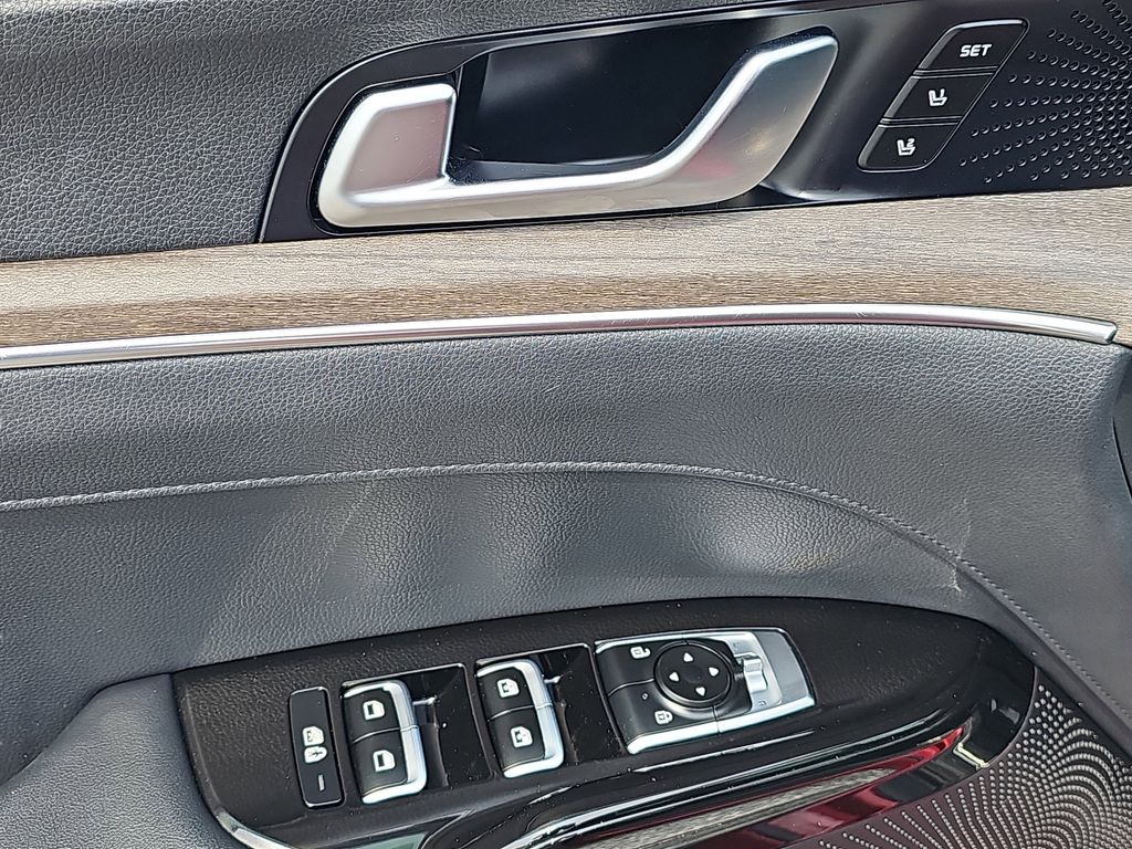 Vehicle image 17 of 36