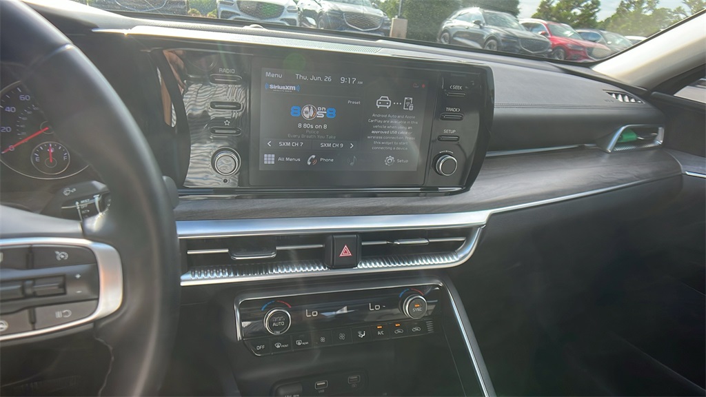Vehicle image 24 of 32