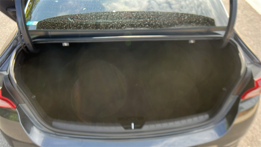 Vehicle image 10 of 32
